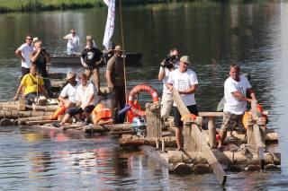 Vory na hladině řeky