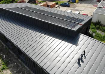 Showroom společnosti Dachdecker ve Vinařicích se stavebními systémy Lindab a systémem Lindab SolarRoof_01