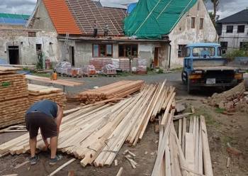 Dům v obci Stebno před opravou